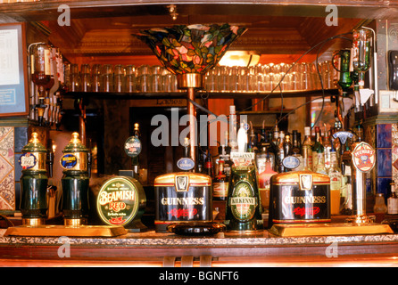 Vielzahl von Bier im Pub The Melville auf der William Street in Edinburgh Stockfoto