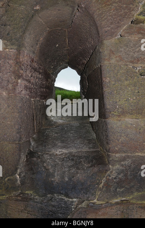 Gallarus Oratory, Dingle, County Kerry, Irland. Interior Details des Oratoriums rundköpfigen Ostlage Fenster. Stockfoto