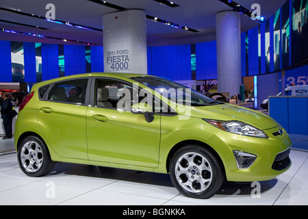 Detroit, Michigan - 2011 Ford Fiesta auf dem Display auf der North American International Auto Show 2010. Stockfoto