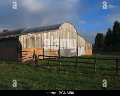 Scheunentor und Wirtschaftsgebäuden Holz Stockfoto