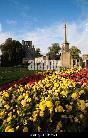 Kelso Abbey Schottland gesehen von den Krieg Memorial gardens Stockfoto