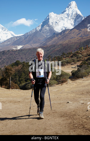Mann läuft In der Everest Marathon Himalaya Nepal Asien Stockfoto