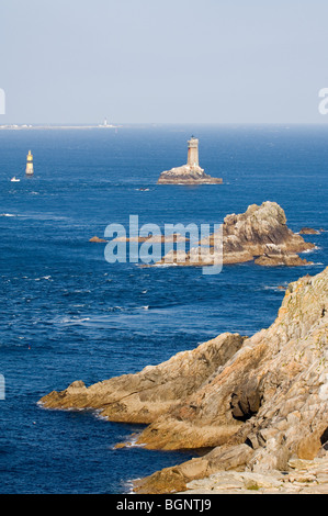 Die Leuchttürme Phare De La Vieille und Phare de Sein, Pointe du Raz, Plogoff, Finistère, Bretagne, Frankreich Stockfoto