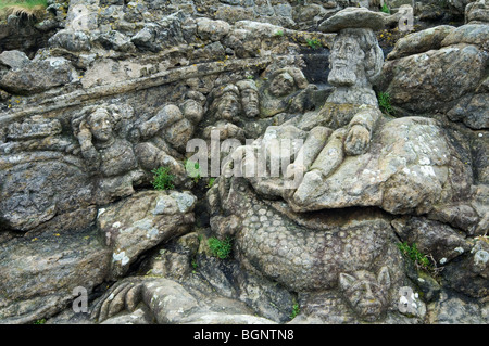 Die Rochers Sculptés durch Abbé Fouré, die mehr als 300 Figuren in den Felsen, Rothéneuf, Ille-et-Vilaine, Bretagne, Frankreich geschnitzt Stockfoto