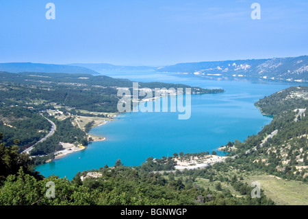 Der Lac de Sainte-Croix / Sainte Croix See, Tor zu den Verdon-Schlucht / Gorges du Verdon, Provence, Frankreich Stockfoto
