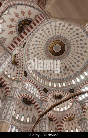 Innere der Sabanci Moschee, Adana Stockfoto