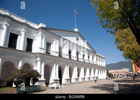 Palacio Municipal. Zócalo, Plaza 31 de Marzo. San Cristóbal de Las Casas, Chiapas, Mexiko. Stockfoto