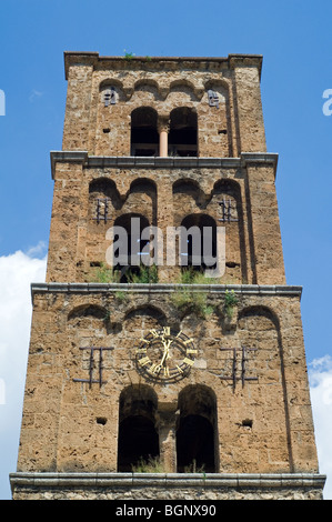 Notre-Dame-de-Assomption Kirchturm in Moustiers-Sainte-Marie, Provence, Provence-Alpes-Côte d ' Azur, Frankreich Stockfoto