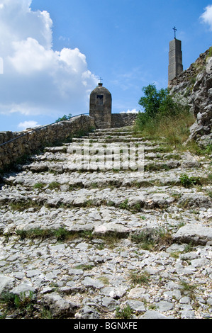 Notre-Dame-de-Beauvoir-Kapelle mit Kreuzweg in Moustiers-Sainte-Marie, Provence, Alpes-de-Haute-Provence, Frankreich Stockfoto