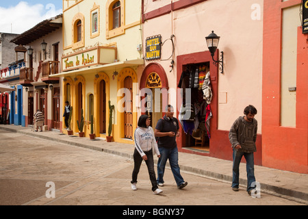 Fußgängerzone Straße Real de Guadalupe. San Cristóbal de Las Casas, Chiapas, Mexiko. Stockfoto