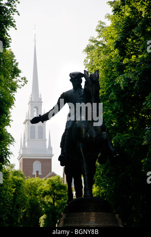 Statue von PAUL REVERE vor der OLD NORTH CHURCH - BOSTON, MASSACHUSETTS Stockfoto