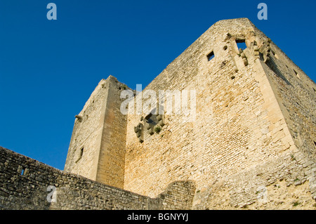 Ruine der Burg Château des Comtes de Toulouse in der alten römischen Stadt Vaison-La-Romaine, Provence, Vaucluse, Frankreich Stockfoto