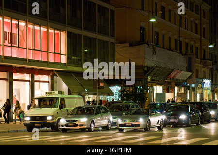 Nacht in Buenos Aires Straße, Mailand, Italien Stockfoto