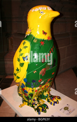 Gehen Sie Pinguine "Poppy" In der anglikanischen Kathedrale von Liverpool, UK Stockfoto