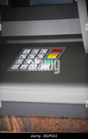 Ein Loch in der Wand ATM Cash Dispenser Tastatur. Stockfoto