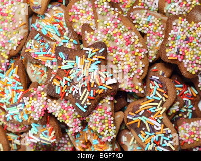 Nahaufnahme der verschiedenen Formen von Weihnachten Lebkuchen Kuchen Stockfoto