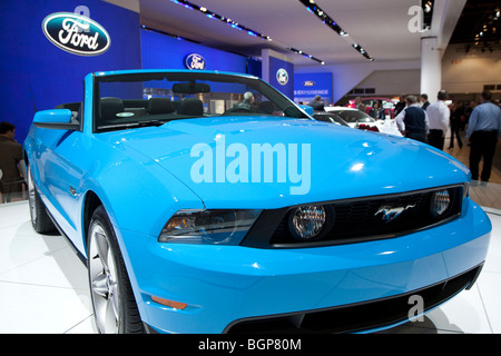 Detroit, Michigan - der 2011 Ford Mustang GT auf dem Display auf der North American International Auto Show 2010. Stockfoto