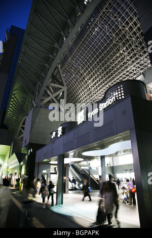 Außerhalb Kyotos Main Bahnhof in Japan. Stockfoto