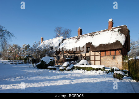 Anne Hathaway Hütte im Schnee Stockfoto