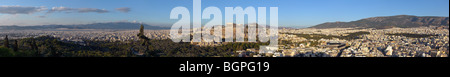 Panoramablick über Athen und die Akropolis. Stockfoto