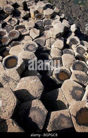 Kugelgelenk schließt sich an das Giant es Causeway Antrim-Nordirland ein Naturphänomen und zum Weltkulturerbe. Stockfoto