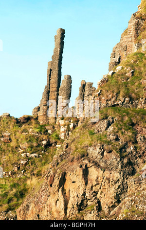 Der Schornstein Stacks auf den Giant es Causeway Antrim-Nordirland ein Naturphänomen und zum Weltkulturerbe. Stockfoto