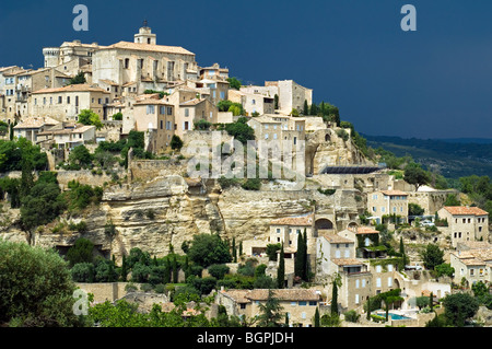 Das Dorf Gordes in den Luberon Bergen des Vaucluse, Provence-Alpes-Côte d ' Azur, Provence, Frankreich Stockfoto