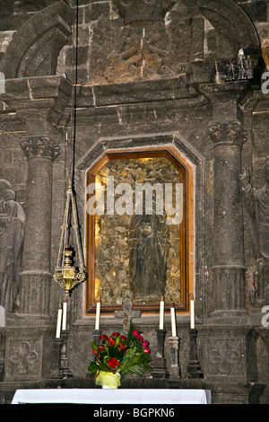 Der Altar in der St. Kinga Kapelle tief unter der Erde in das Salzbergwerk in Wieliczka Stockfoto