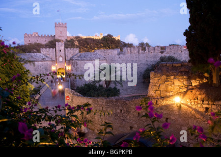 Rhodos Stadt, Großmeister-Palast bei Dämmerung, Insel Rhodos, Griechenland, Europa, EU Stockfoto