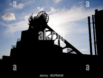 Eine Silhouette eines alten Zeche liegt am Pleasley, in der Nähe von Nottingham England Stockfoto