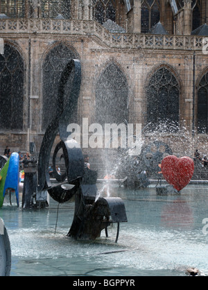 Strawinsky-Brunnen (aka Fontaine des Automates) umfasst Werke von Niki de Saint-Phalle und Jean Tinguely. Paris. Frankreich Stockfoto