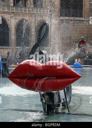 Strawinsky-Brunnen (aka Fontaine des Automates) umfasst Werke von Niki de Saint-Phalle und Jean Tinguely. Paris. Frankreich Stockfoto