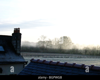 Sonnenaufgang über frostigen französische Landschaft. Stockfoto