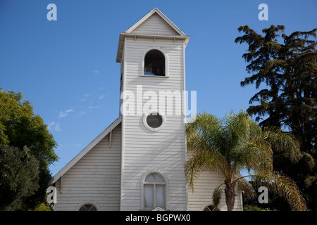 Vorderansicht des historischen Holzkirche in Fillmore, Kalifornien Stockfoto