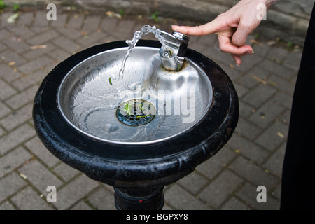 Wasser-Brunnen Taste Stockfoto