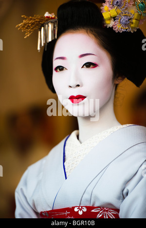 Maiko in der Kyotos Gion Bezirk - Kyoto, Japan Stockfoto