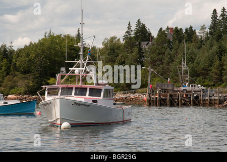 Festgemachten Lobster Boat Moloch im Winter Harbor, Maine Stockfoto