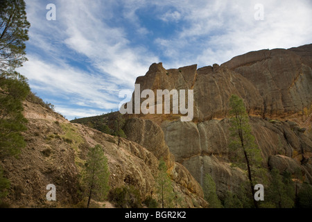 Machete Ridge angesehen von den Balkonen Felsen Weg, Pinnacles National Monument, California, Vereinigte Staaten von Amerika Stockfoto