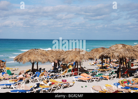 Überfüllten Strand in Varadero, Kuba Stockfoto