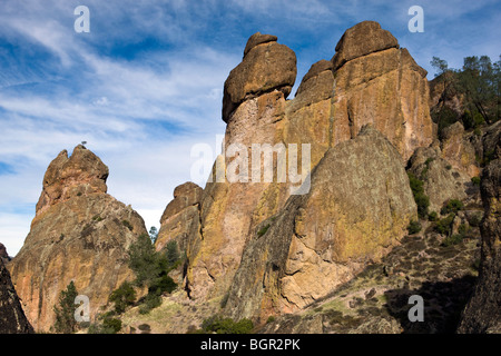 Felsformationen entlang der Juniper Canyon Trail bis High Peaks, Pinnacles National Monument, California Stockfoto