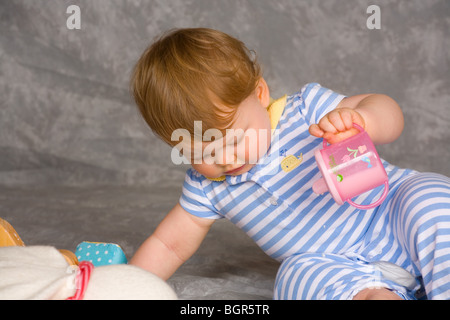 ein 14 Monate altes Babymädchen Stockfoto