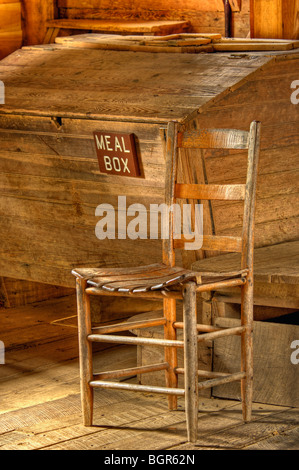 Leiter-Stuhl zurück innerhalb der York Grist Mill in Pall Mall, Tennessee Stockfoto