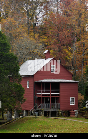 Herbst-Farbe und York Grist Mill in Pall Mall, Tennessee Stockfoto