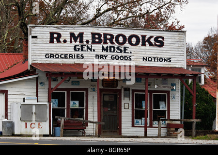 Altes Land-Tankstelle und Gemischtwarenladen in Fentress County, Tennessee Stockfoto