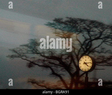 Spiegelung in einem Zugfenster Stockfoto