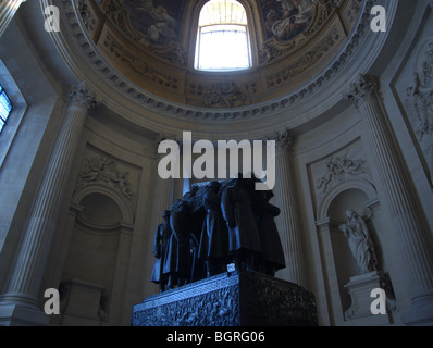 Grab von Ferdinand Foch. Église du Dôme (aka Saint-Louis des Invalides Kirche). Les Invalides Komplex. Paris Stockfoto