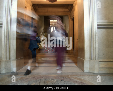 Zugriff auf das Grab von Napoleon Bonaparte. Église du Dôme (aka Saint-Louis des Invalides Kirche). Les Invalides Komplex. Paris Stockfoto