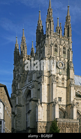 Blick auf die Westfassade der Kathedrale von Canterbury Stockfoto