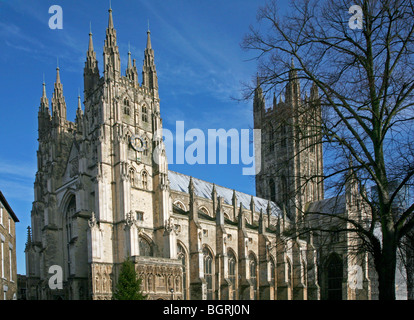 Blick auf die Westfassade der Kathedrale von Canterbury Stockfoto