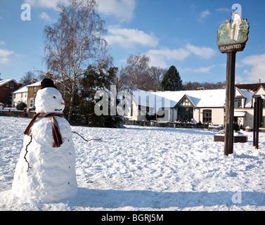 Schneemann auf Bearsted grün Stockfoto